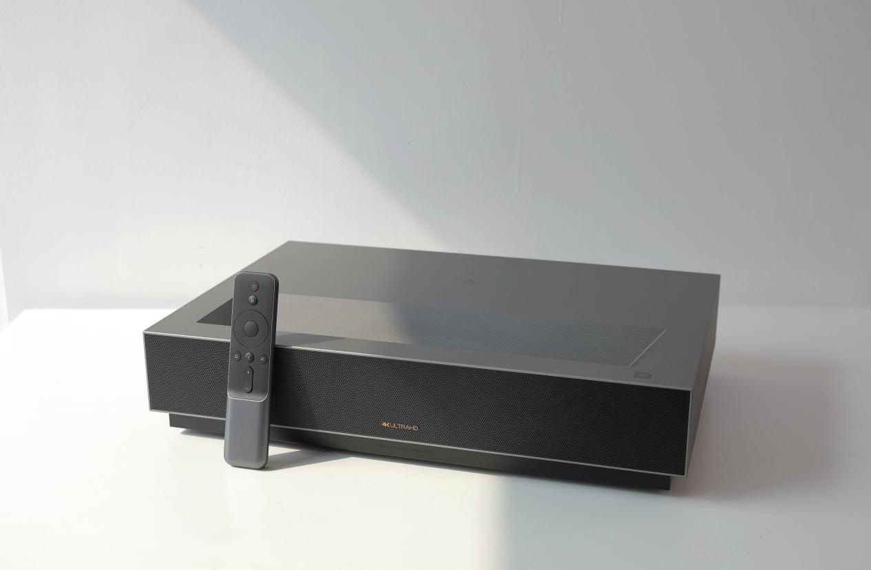 “客厅新贵”夺94%好评，万达IMAX搬回家，中年男人：有面