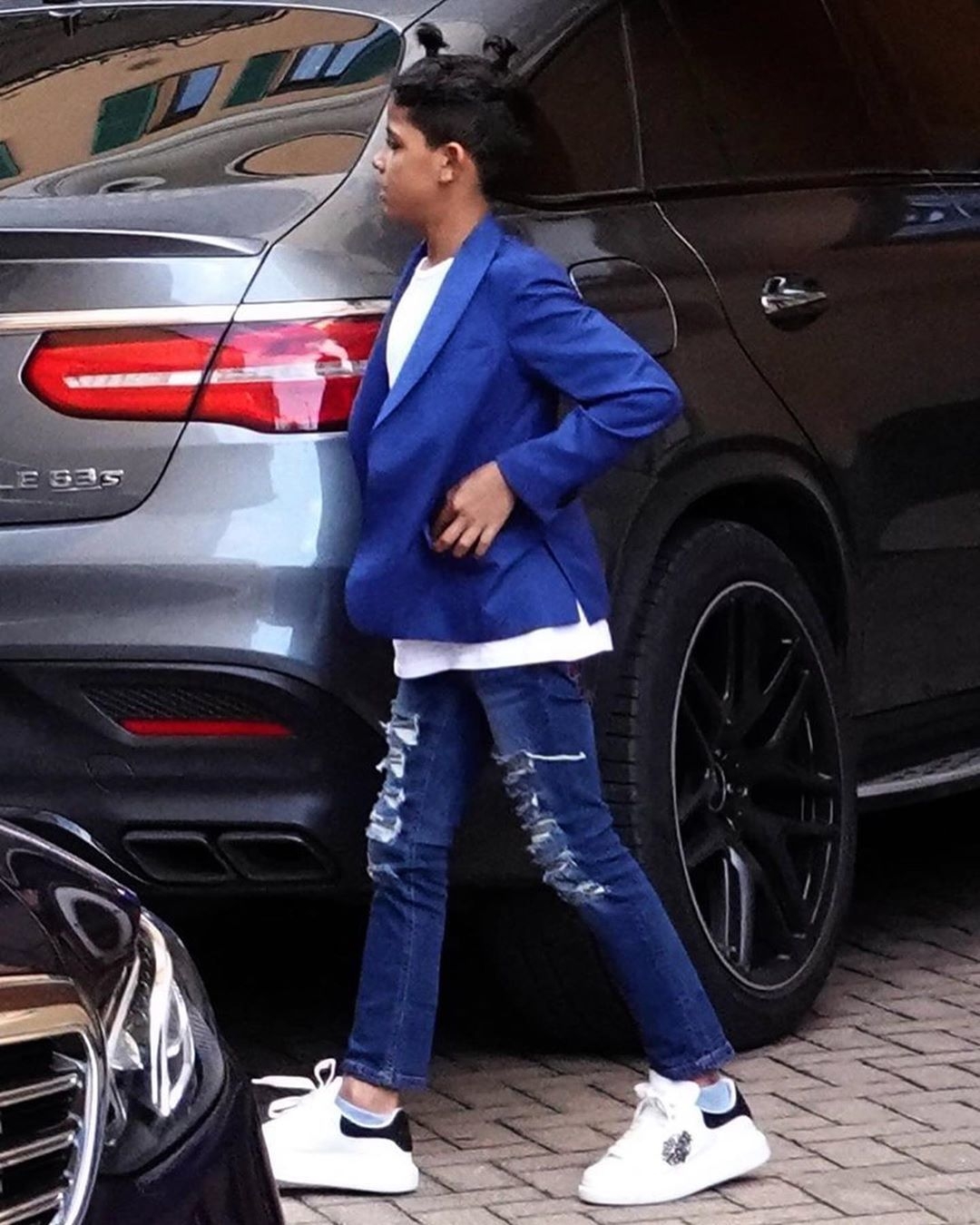 服了C罗未婚妻，这么紧的裤子也能穿得下！多肉身材穿成无痕裤