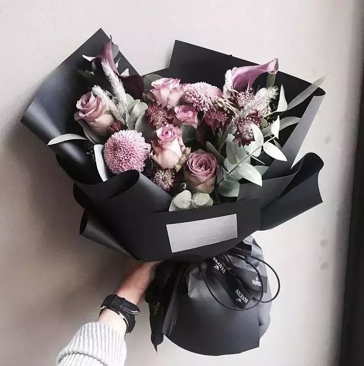 在深圳开花店一年能挣多少钱,花店做一个开业花篮挣多少钱