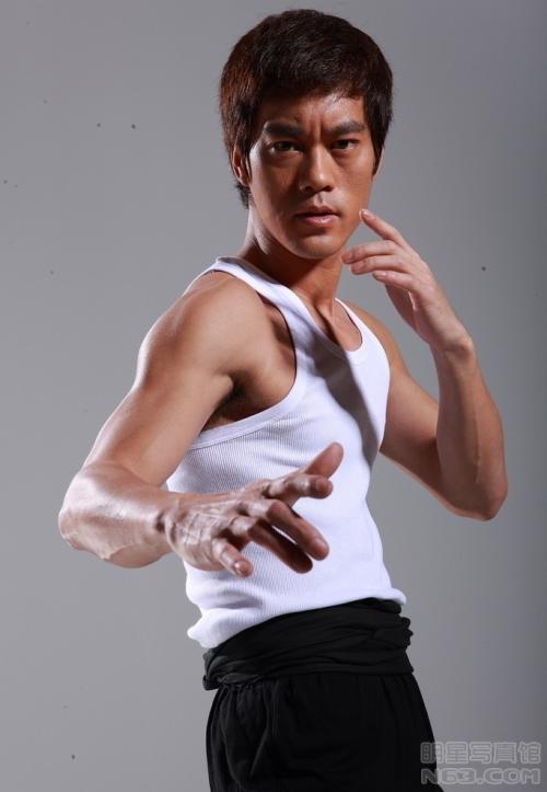 陈国坤少林足球片段李小龙,李小龙饰演者陈国坤真有功夫吗