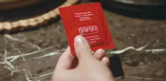 套套餐具、半裸服务……餐厅的“软色情”你能接受吗?