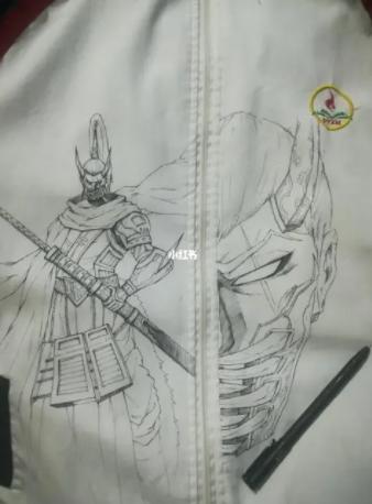 初中生“限量款”校服,堪比美院学生,老师看后立马严肃起来