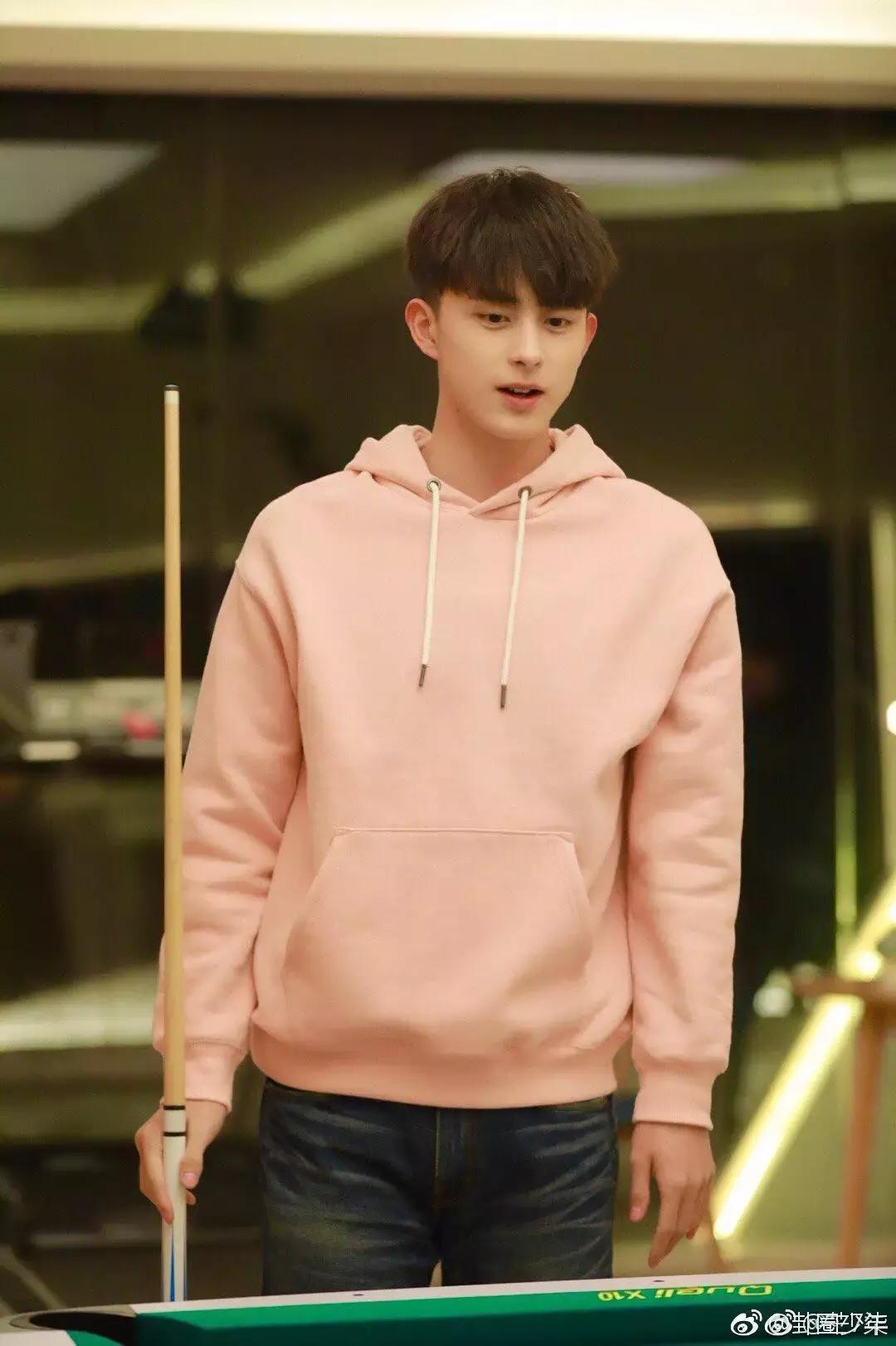 “真发糖”还是“假*绑捆**”?婚恋综艺的生意法则