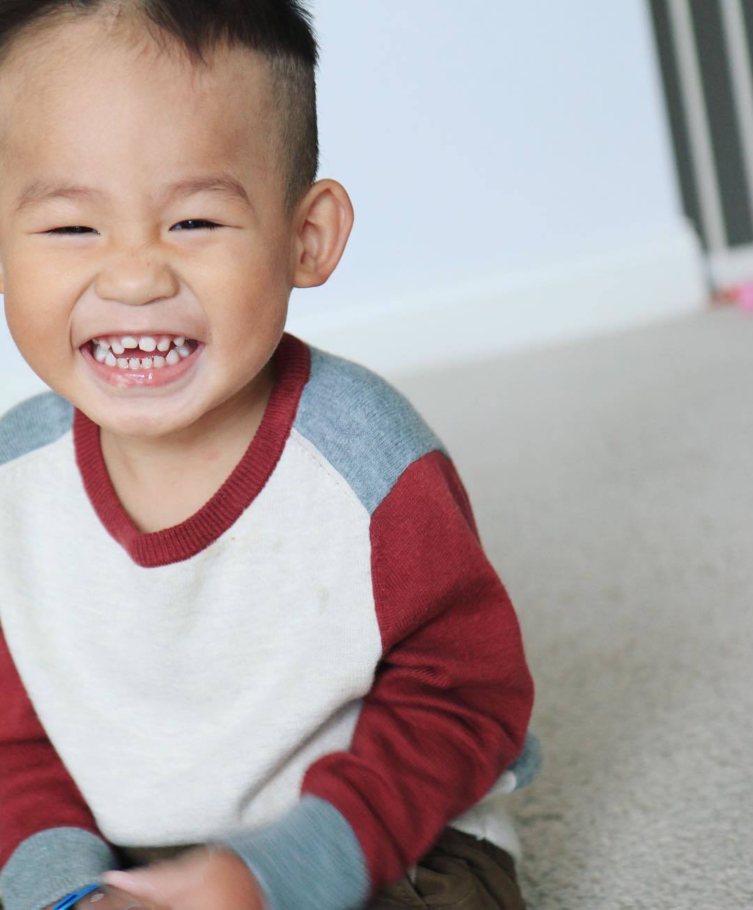 美国网红领养中国残障男孩,疯狂吸血赚钱后就无情抛弃?