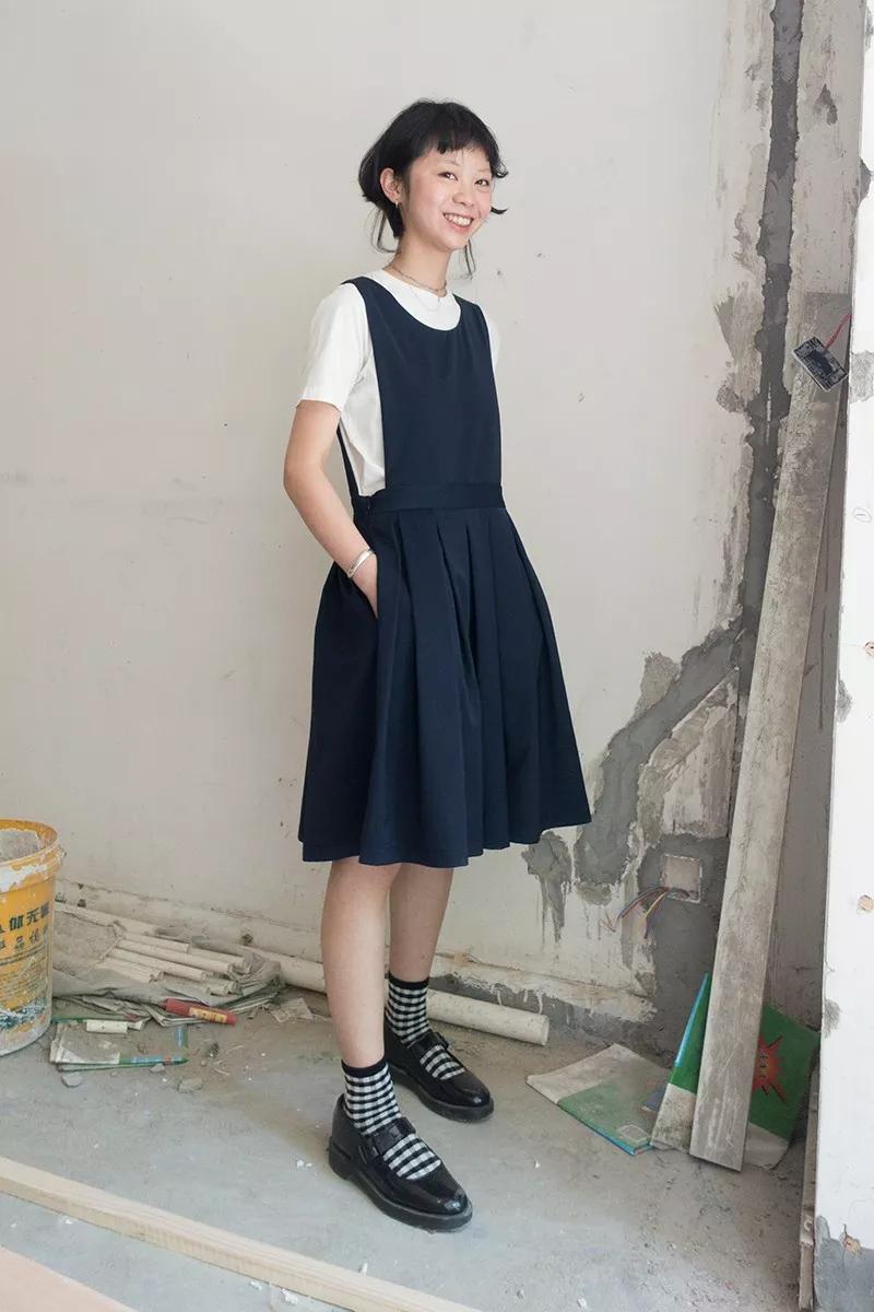 经典青色西装套裙秋冬穿搭,秋冬黑色西装连衣裙穿搭技巧