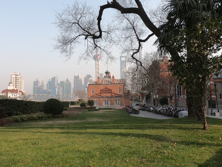 实拍上海干净的街道市容，不愧是一线城市，和你心中的魔都一样吗