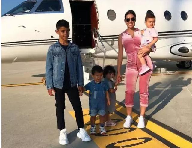 c罗与女友,c罗与女友视频