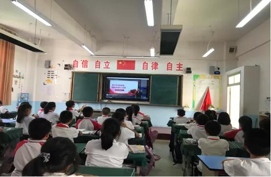 都匀市人民法院到市四小开展法治宣传活动