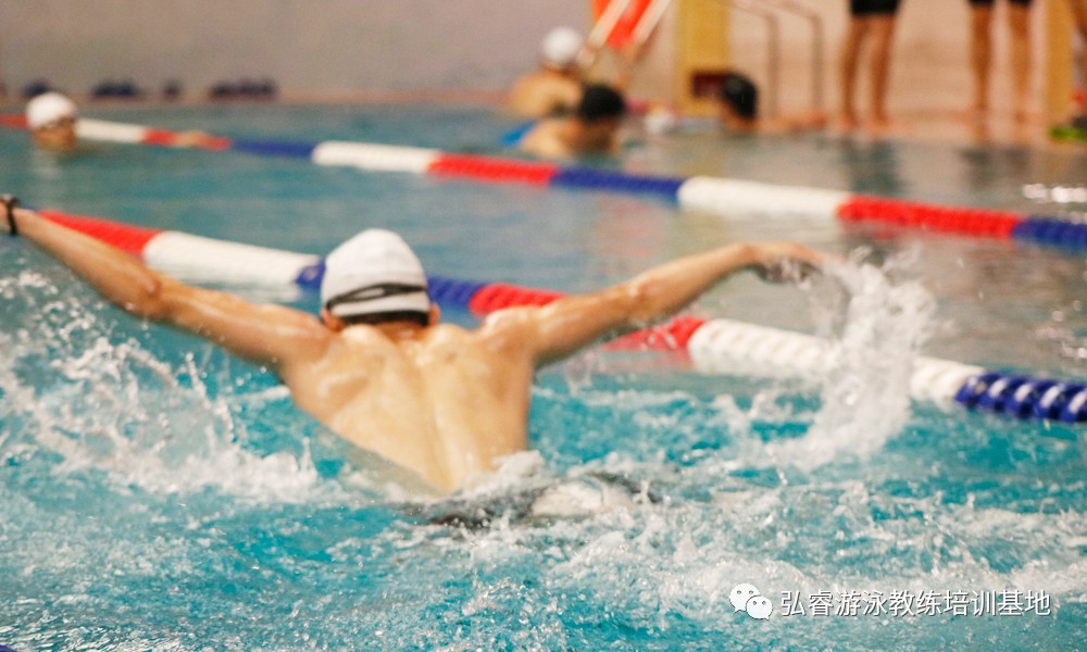 怕耳朵进水怎么学习游泳,怎么克服游泳时耳朵进水的恐惧