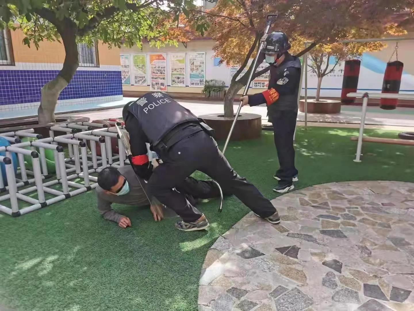 港城街道中心幼儿园防暴演练,金石头幼儿园防暴安全演练