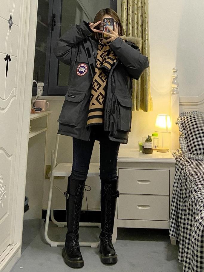 长款羽绒服配高帮帆布鞋,小个子羽绒服搭配靴子还是运动鞋