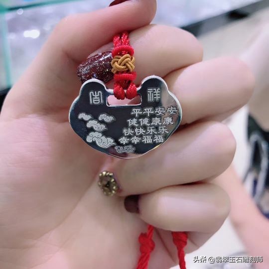 结婚三金买多少克黄金合适,结婚三金是黄金好还是白金好