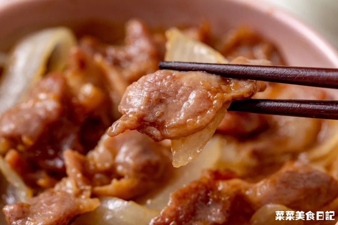 上班族午饭微波炉加热,微波炉解决一日三餐