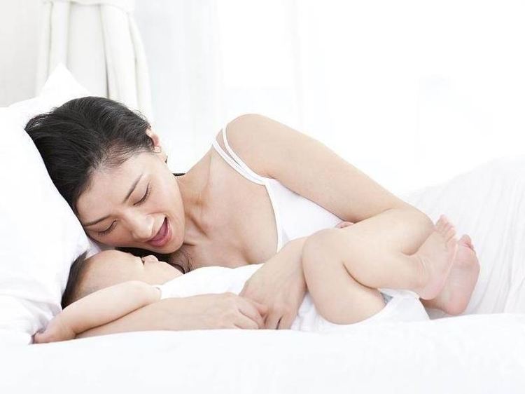 宝宝老是喜欢歪着脖子,宝宝总是喜欢歪头睡觉怎么办