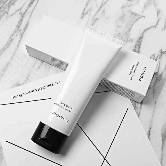 什么洗面奶既能控油祛痘还能美白,控油清爽美白祛斑的洗面奶