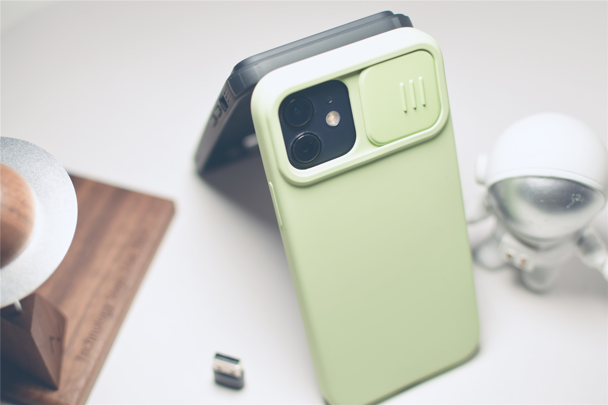 iphone12pro带壳无线充,iphone12保护壳磁吸