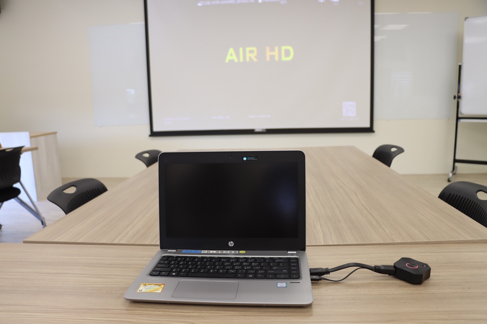 hdmi转vga线如何连接投影仪,投影仪可以不用hdmi线无线连接吗