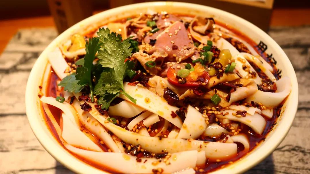 我只吃小面!打卡了这家手工粉后我真香了