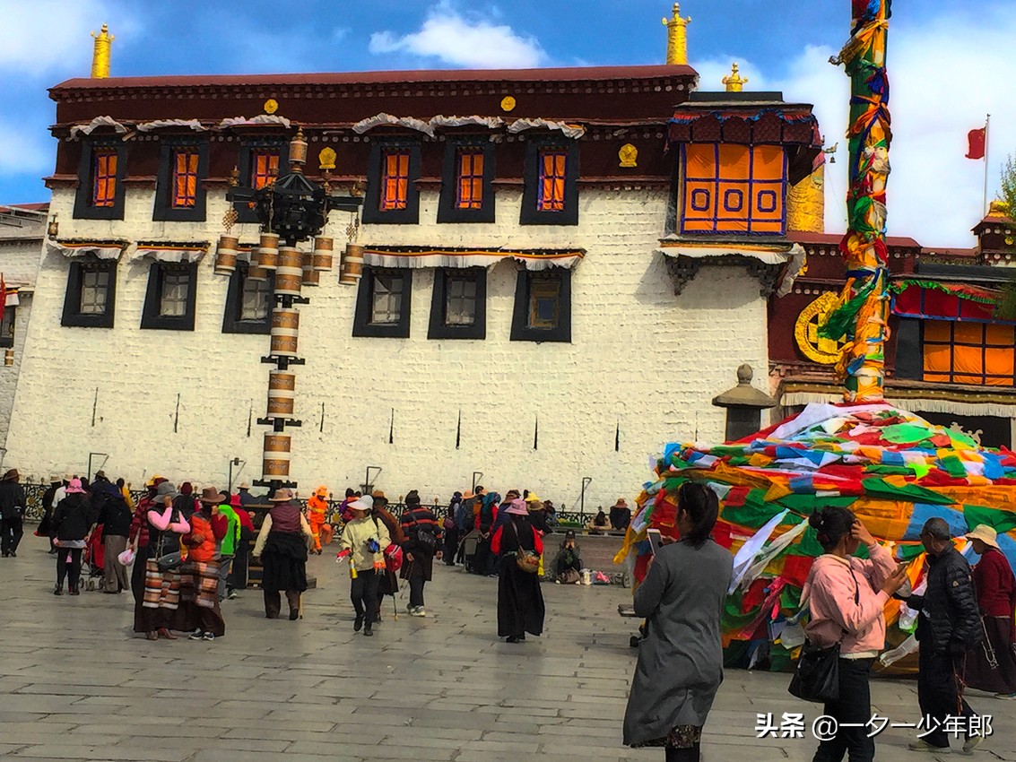 到拉萨大昭寺，除了朝圣，还可以看到网传仓央嘉措约会的网红餐厅