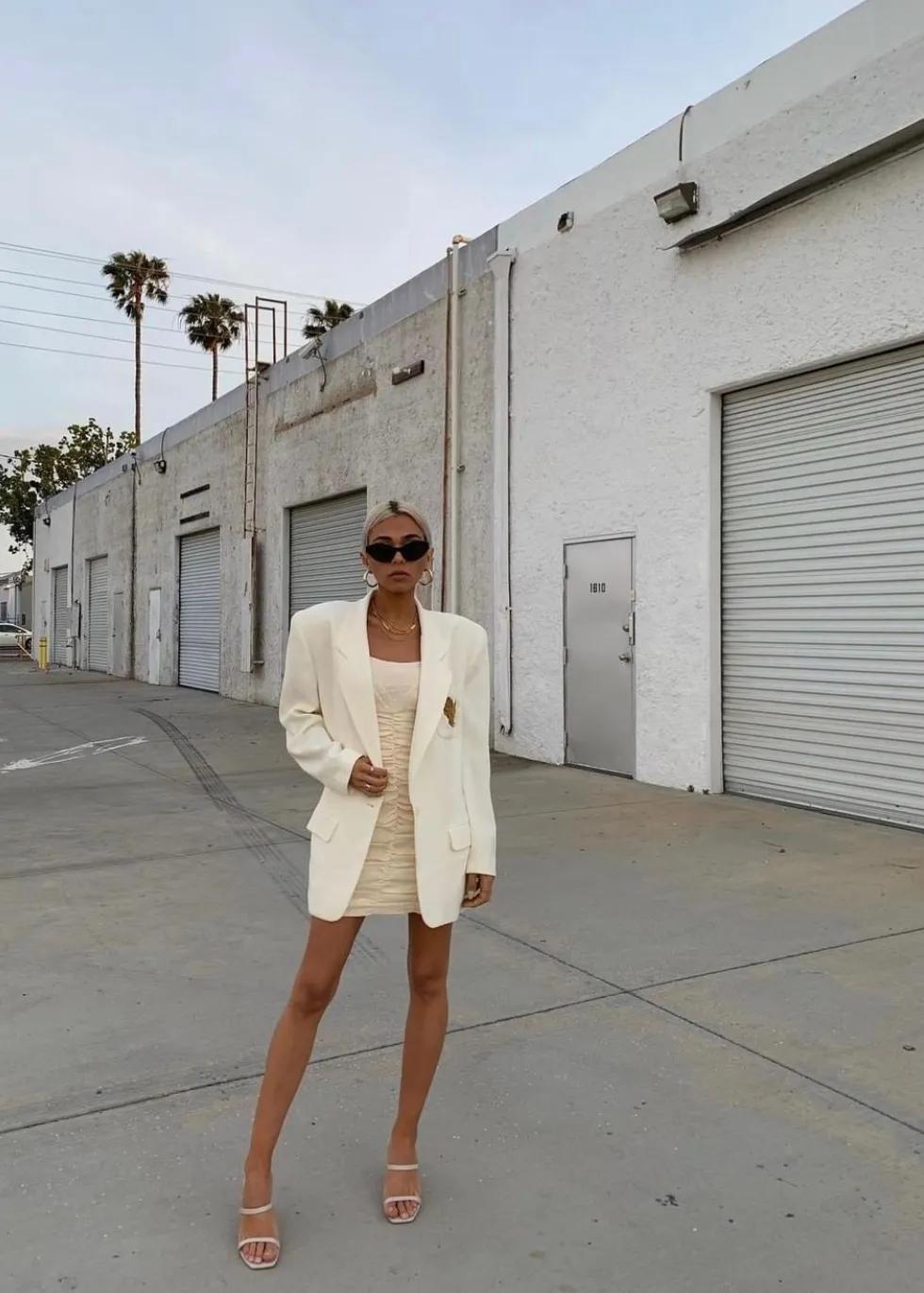 职场应该怎么穿不普通不老气,一套时髦又得体的职场造型