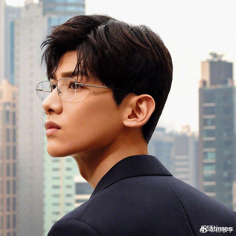 想躺在男人的怀里,想躺在男友怀里静静