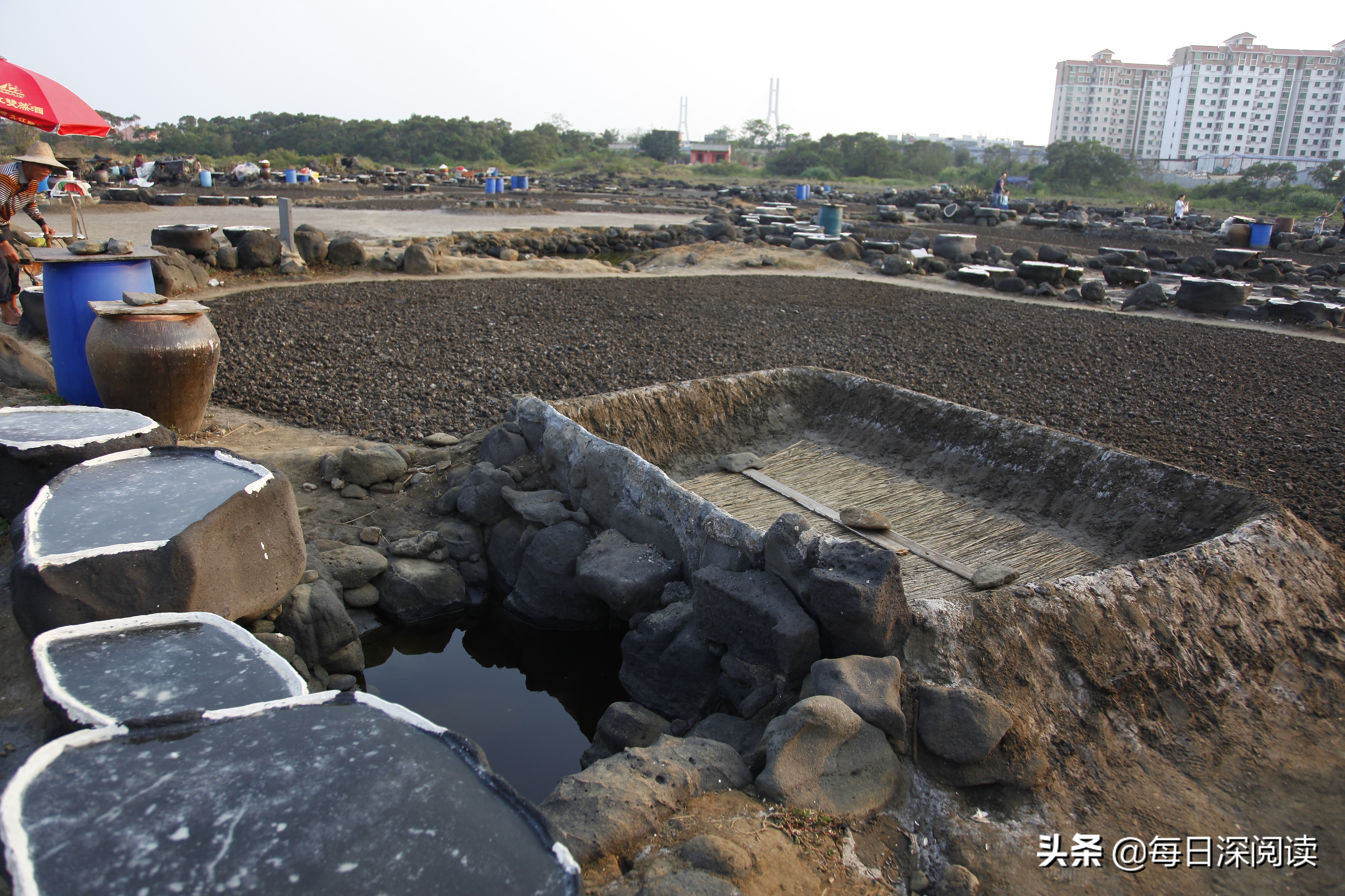 海南千年古盐田先民制盐活化石,千年古盐田晒盐全过程