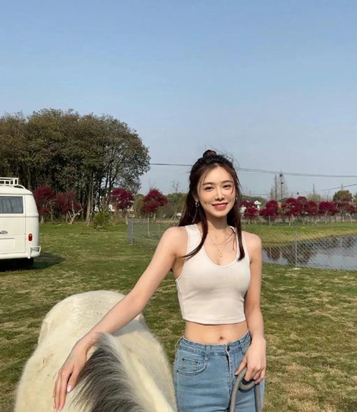 欧洲杯现场看球主播,欧洲杯直播女球迷