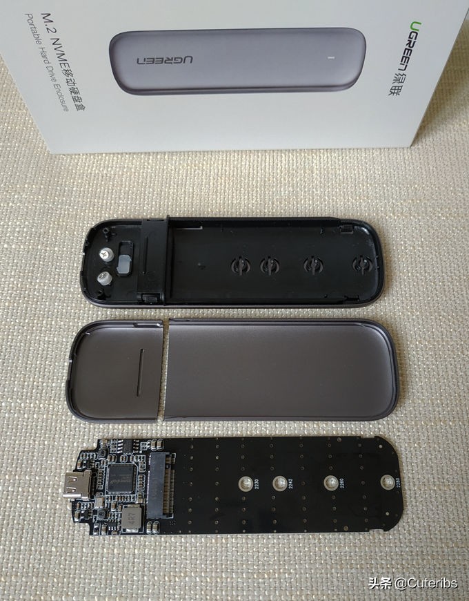 绿联nvme硬盘盒,绿联轻巧款nvme硬盘盒区别