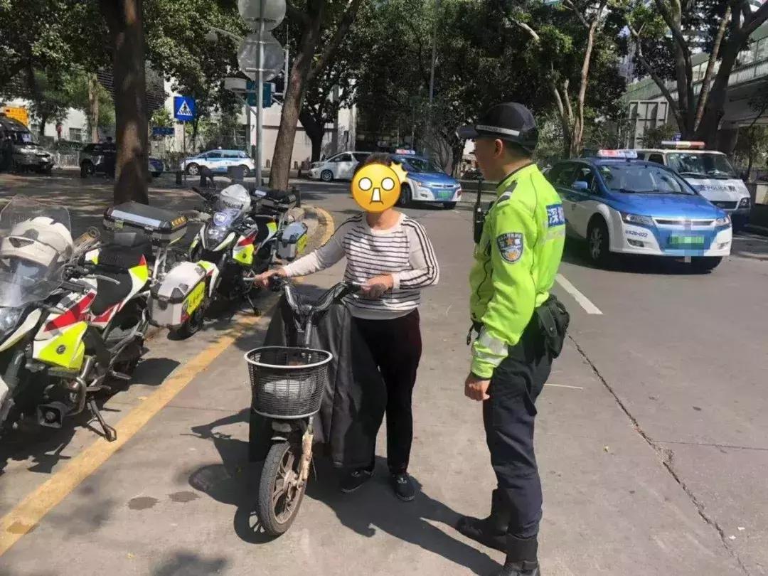 汽车与电动车出事电动车全责,电动车和小车相撞电动车全责