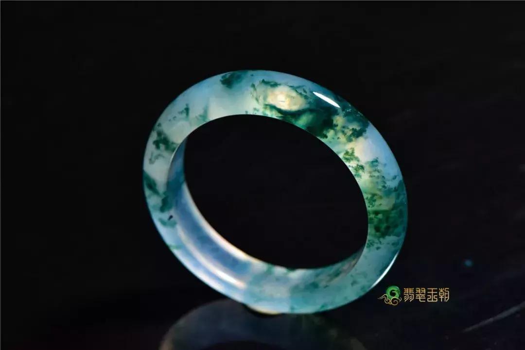 婆婆给儿媳一只金手镯,婆婆给我二手的银手镯