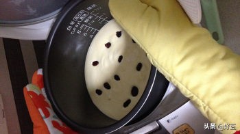 电饭煲蛋糕做法不用蛋糕粉打蛋器,用红丝绒蛋糕预拌粉做电饭煲蛋糕