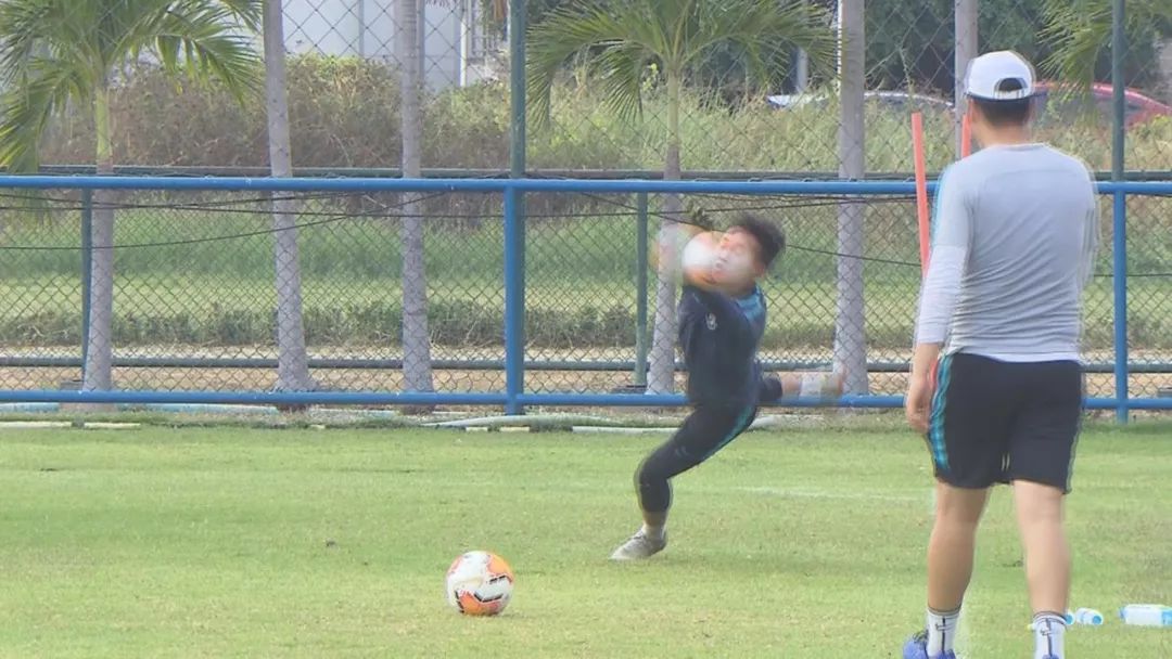 结束隔离,向球队报到!这样的“驰援”胜“引援”