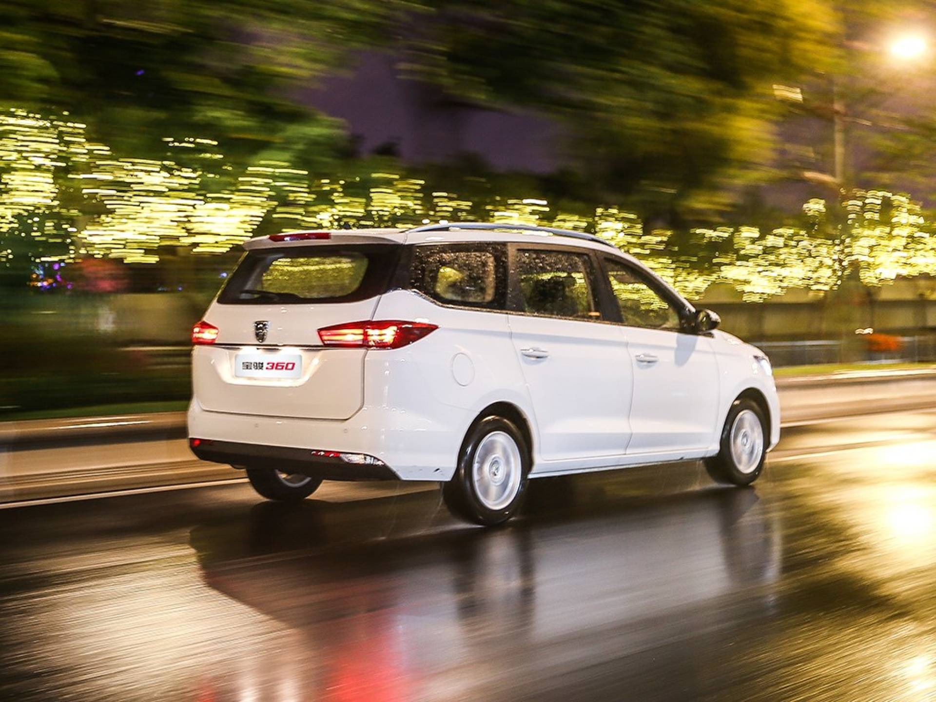 宝骏360发动机,宝骏360发动机漏油冒烟怎么办