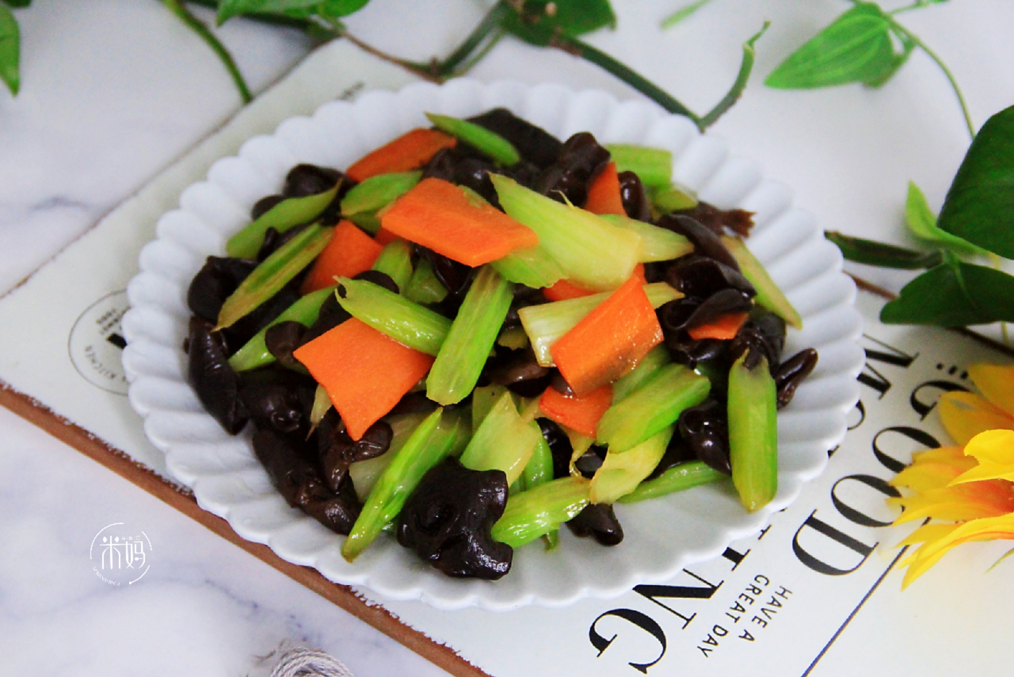 炒木耳老噼里啪啦响怎么避免,炒木耳噼里啪啦的是怎么回事