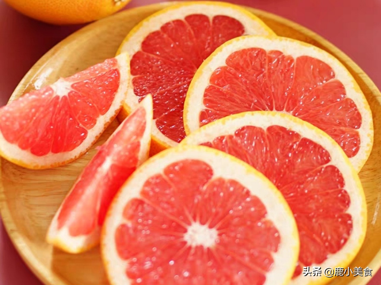 菠萝与凤梨是同一种水果吗,菠萝和凤梨是同一个水果吗