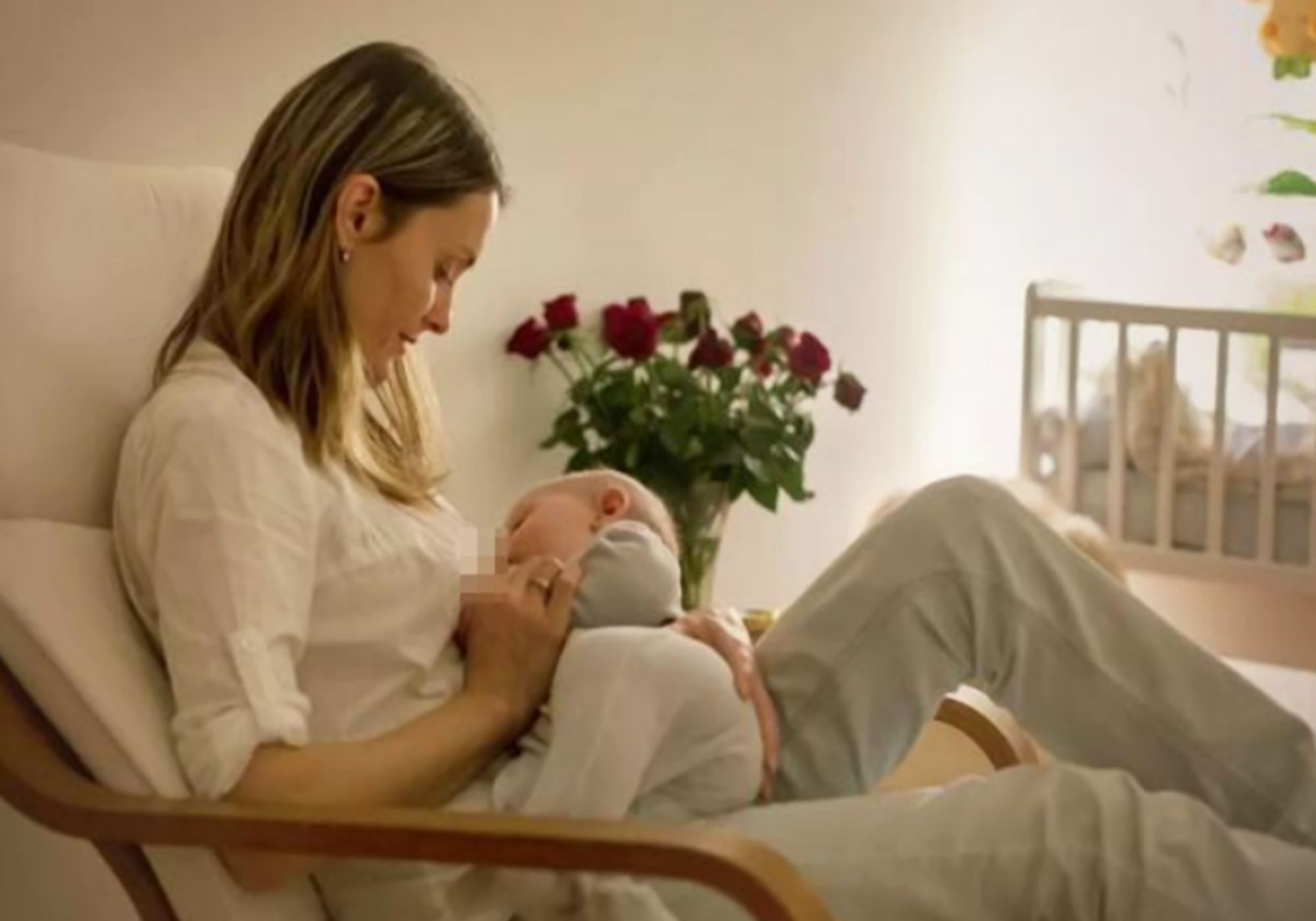 新生儿几个小时喂一次母乳最合适,新生儿多久看清妈妈