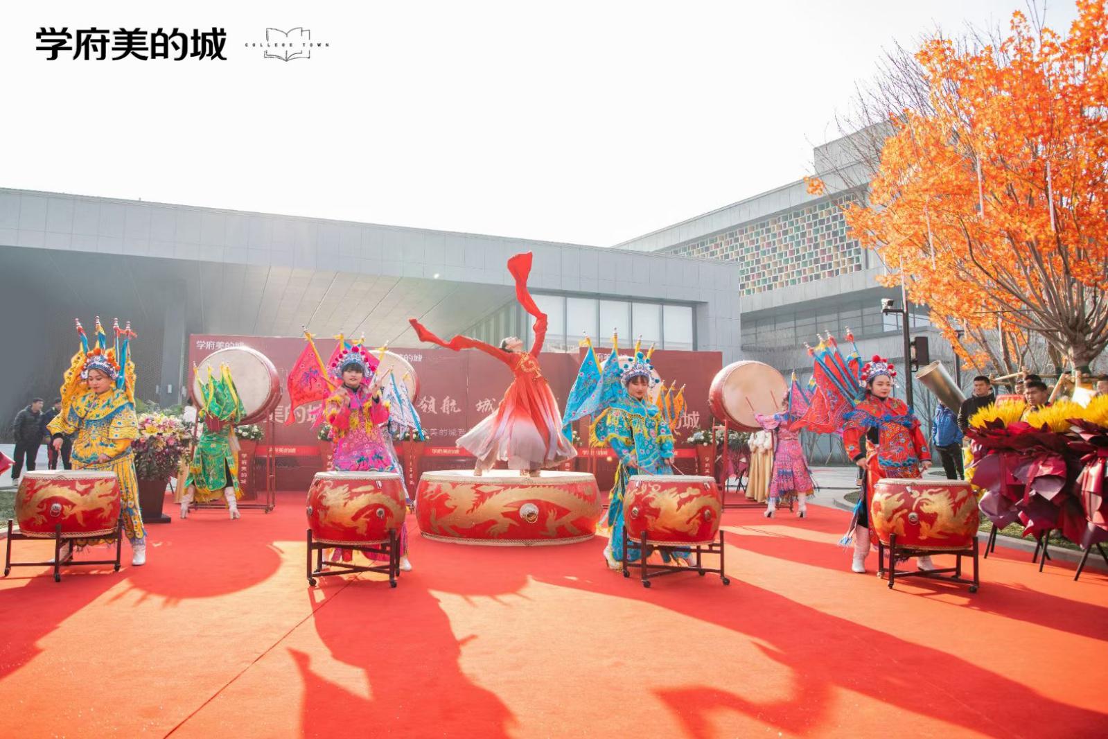 近千人围拥!学府美的城营销中心,盛启智慧生活尊荣