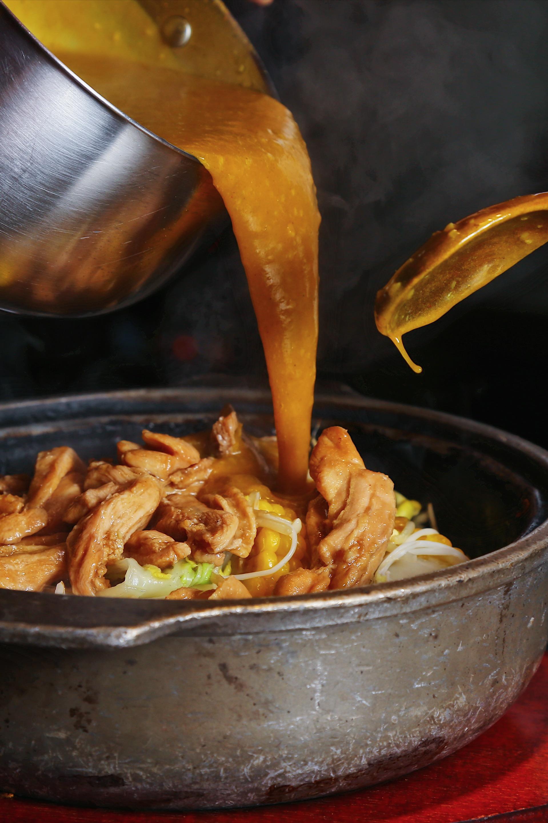 一到饭点店里就坐满了人,一到饭点全是食客