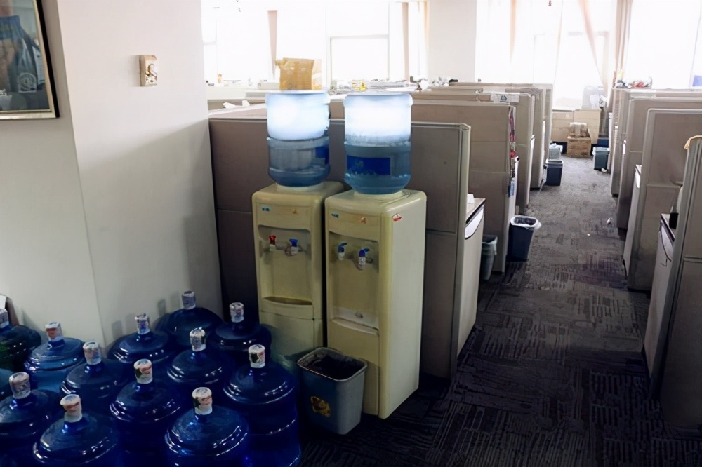 立式饮水机好不好,立式饮水机选即热型还是加热型