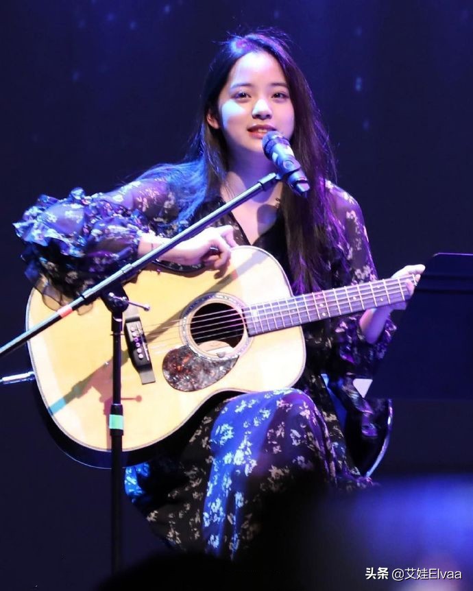 欧阳娜娜同款吊带碎花裙,欧阳娜娜粉红吊带百褶裙