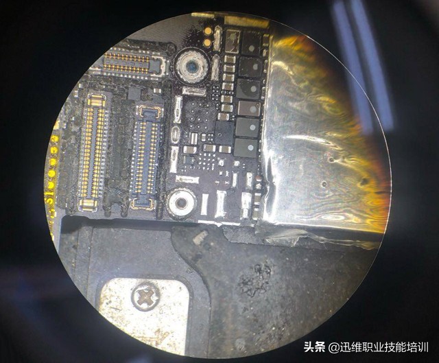 iphone6s进水开机反复重启,iphone6s进水充不进电