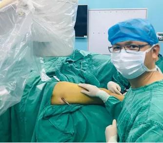 股骨头机器人手术微创,骨科机器人股骨颈手术