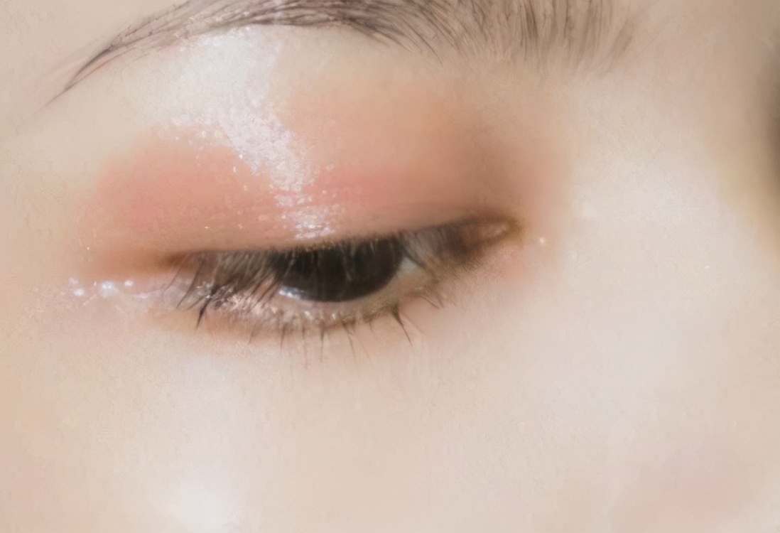 出门脱妆卡粉的正确化妆方法,出门旅游怎么化妆才能不卡粉