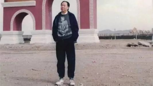 坐牢18年，264套房，他是*子骗**还是天才？