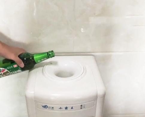 哪种饮水机不容易滋生细菌,饮水机太脏如何喝干净的水