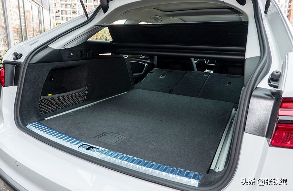 全新一代奥迪a6实拍,大气的外观设计奥迪a6allroad实车