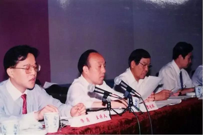 从中国首富到中国首善，鲁冠球儿子掌舵，女儿女婿齐上位协作接班