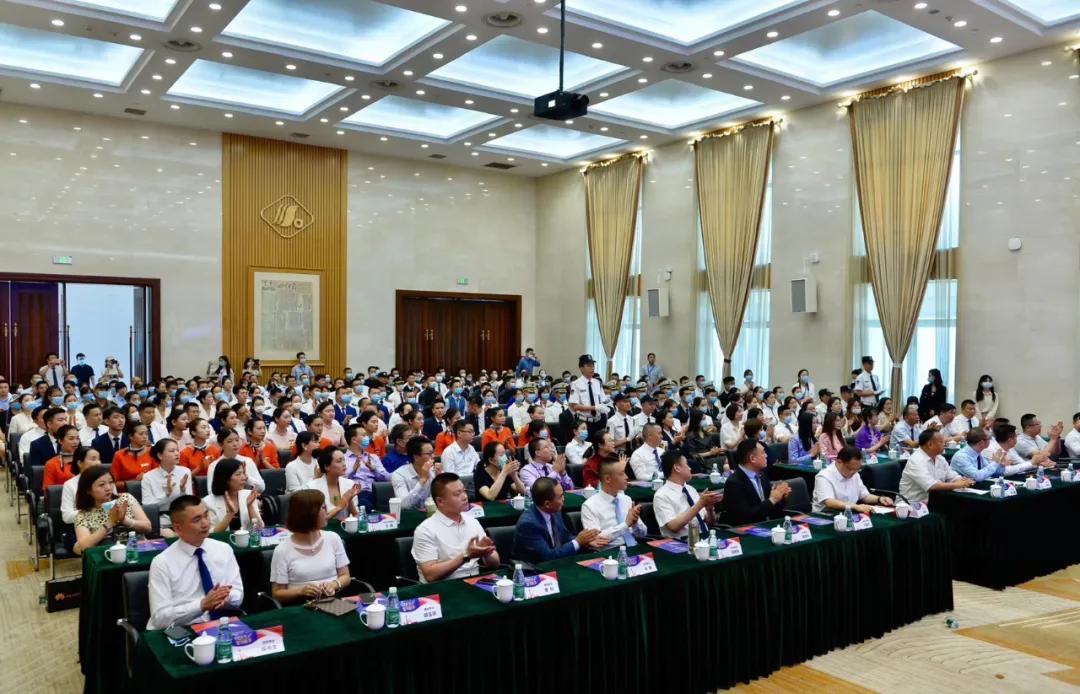 荣誉┃中航物业成都分公司荣获“2020四川领袖物业”奖项