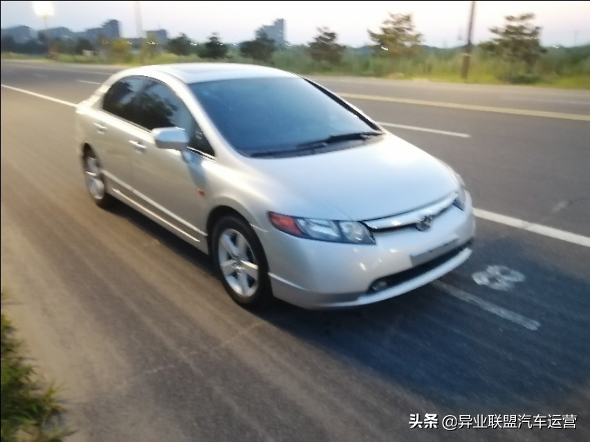 06年雅阁和07年思域哪个值得买,老款雅阁好还是思域好