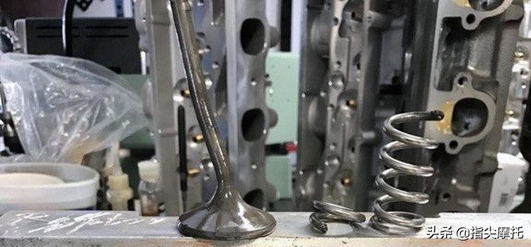 摩托车发动机气门坏了怎么回事,发动机气门断了什么症状